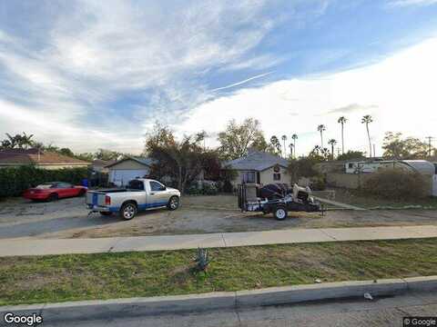 Pine, FONTANA, CA 92335
