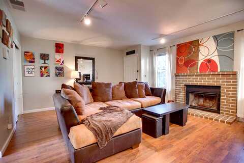 Newhall Dr, Sacramento, CA 95826