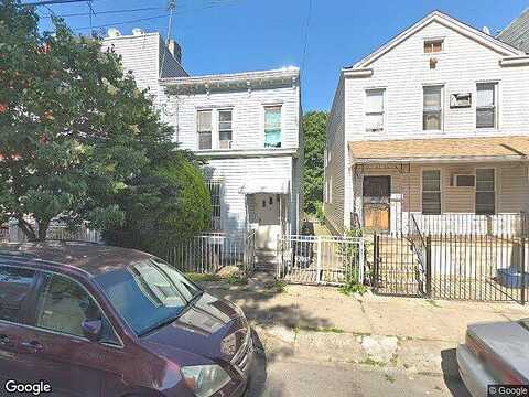 Hemlock, BROOKLYN, NY 11208