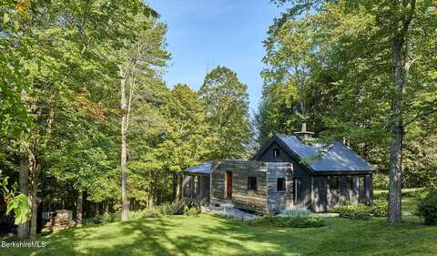 15 Mahkeenac Heights Rd, Stockbridge, MA 01262