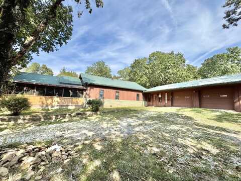 104 Flag Rd., Leslie, AR 72645