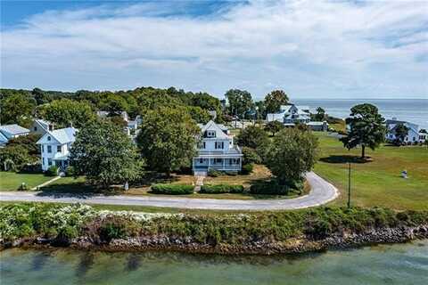 218 Fleeton Point Circle, Reedville, VA 22539