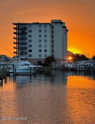 4425 Arendell Street, Morehead City, NC 28557