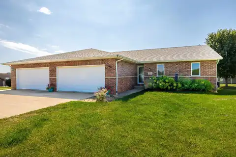 638 E Main, Epworth, IA 52045