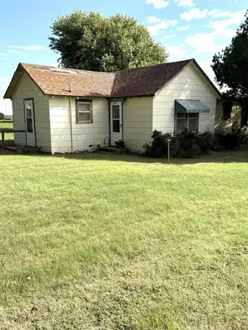 225 E Wheat St, Goltry, OK 73739