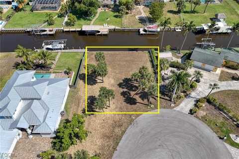 1806 MARINA CIR, North Fort Myers, FL 33913