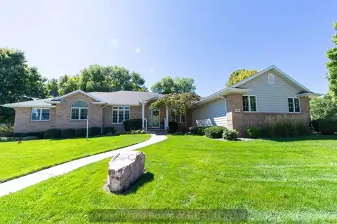 2422 Riverview Dr, Grand Island, NE 68801