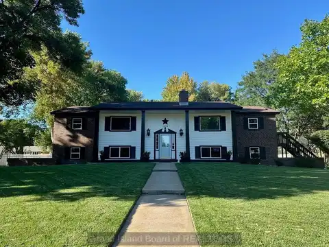 1404 Grand Ave, Grand Island, NE 68801