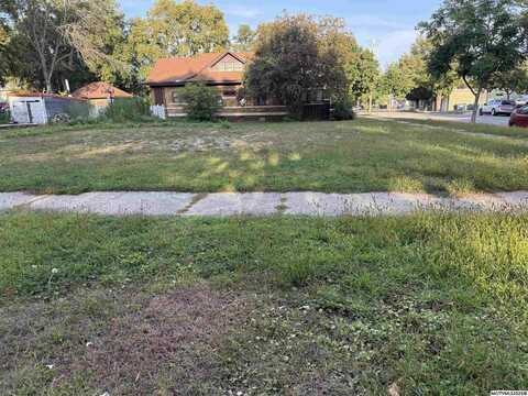 32 6TH ST NW, MASON CITY, IA 50401