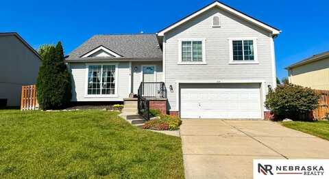 814 Clearwater Drive, Papillion, NE 68046