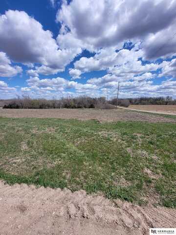 1826 238 Road, Seward, NE 68434
