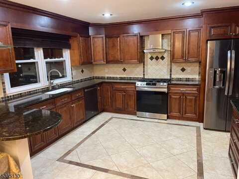 115 Northfield Rd, Whippany, NJ 07054