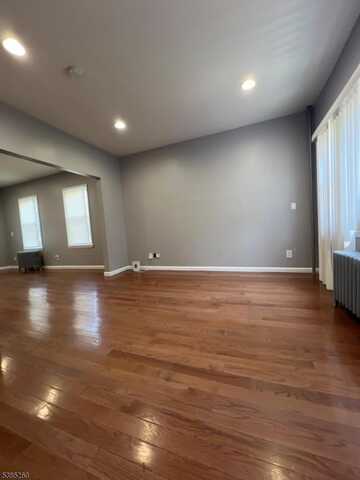 13 White St, Paterson, NJ 07522