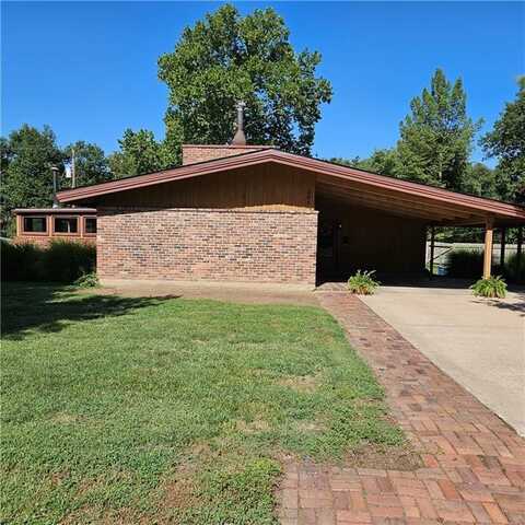206 Crestwood Lane, Pittsburg, KS 66762
