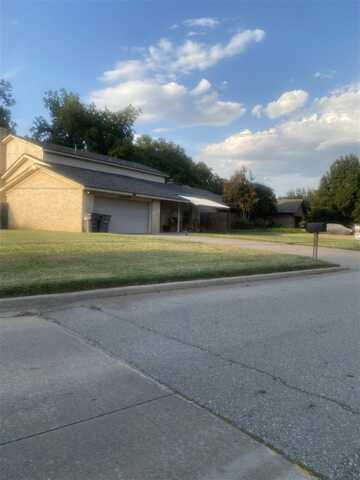 3002 NE Kingsbriar Dr, Lawton, OK 73507