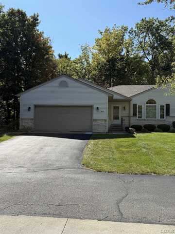 802 Lakewood, Adrian, MI 49221