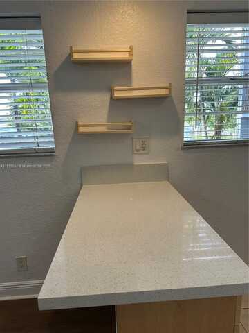 110 SE 2nd St, Hallandale Beach, FL 33009