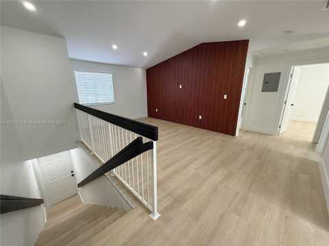 3252 W 70th St, Hialeah, FL 33018