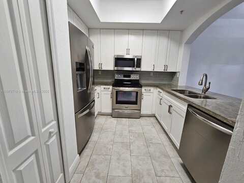 8826 W Flagler St, Miami, FL 33174