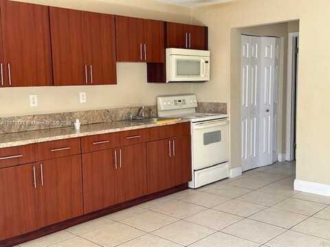 116 W 17th St, Hialeah, FL 33010