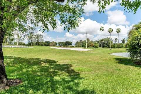 9520 S Hollybrook Lake Dr, Pembroke Pines, FL 33025
