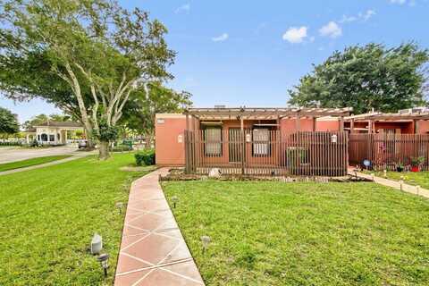 10300 W Fairway Rd, Pembroke Pines, FL 33026
