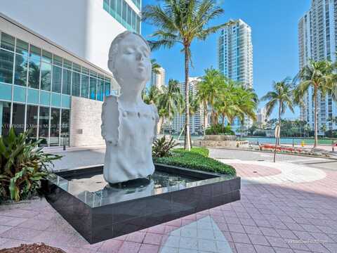 325 S Biscayne Blvd, Miami, FL 33131