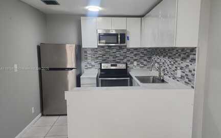 11544 NW 44th St, Coral Springs, FL 33065