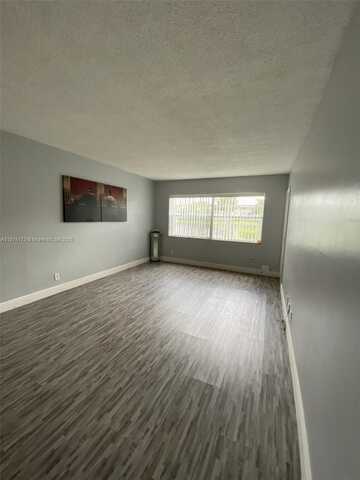 5102 NW 36th St, Lauderdale Lakes, FL 33319