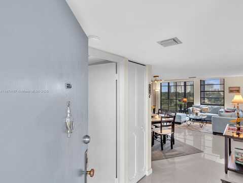 20400 W Country Club Dr, Aventura, FL 33180
