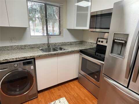 6900 SW 39th St, Davie, FL 33314