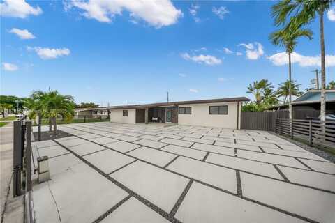 421 W 55th Pl, Hialeah, FL 33012