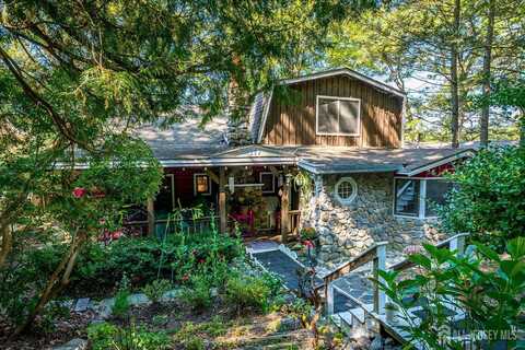 177 Otterhole Road, West Milford, NJ 07480