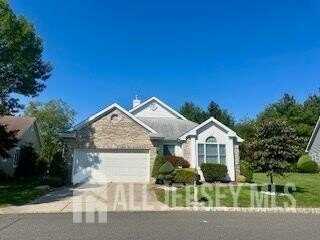 10 Westminster Drive, Monroe, NJ 08831