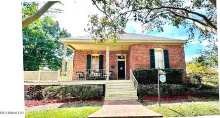 910 Washington Street, Natchez, MS 39120