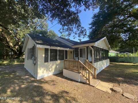 6908 Barnes Road, Moss Point, MS 39563