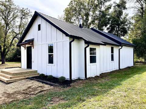 4938 2nd Street, Nashville, IN 47448
