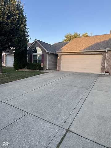 2839 Cadogan Drive, Greenwood, IN 46143