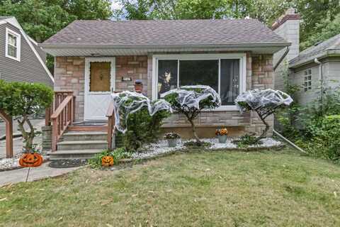 2147 Roslyn, Grosse Pointe Woods, MI 48236