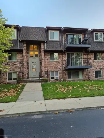 407 Riviera, Saint Clair Shores, MI 48080