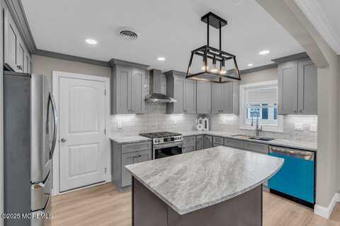33 Brookfield Court, Toms River, NJ 08757
