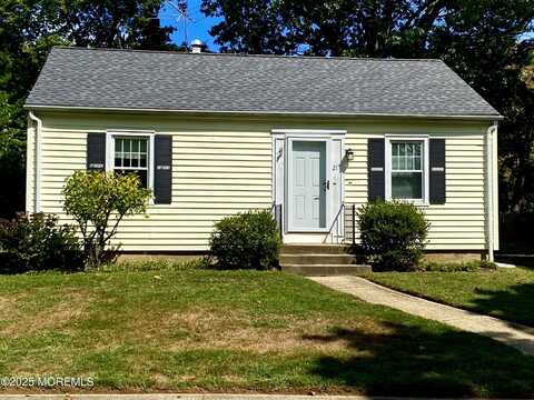 21 E Lincoln Circle, Red Bank, NJ 07701
