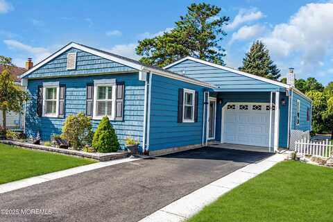 16 Merrilee Lane, Toms River, NJ 08757