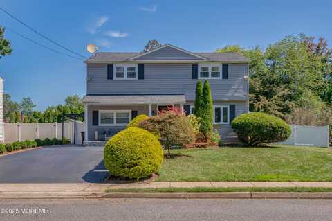 132 Trafford Street, Shrewsbury, NJ 07702