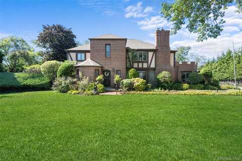 4 Saltmeadow Court, Bayport, NY 11705