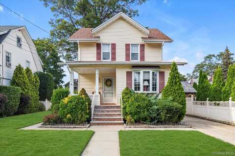 35 Manor Road, Lynbrook, NY 11563