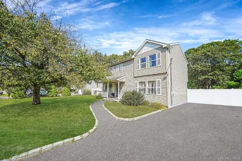 35 Maple Avenue, Bellport, NY 11713