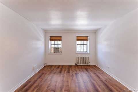 7811 Main Street, Flushing, NY 11367
