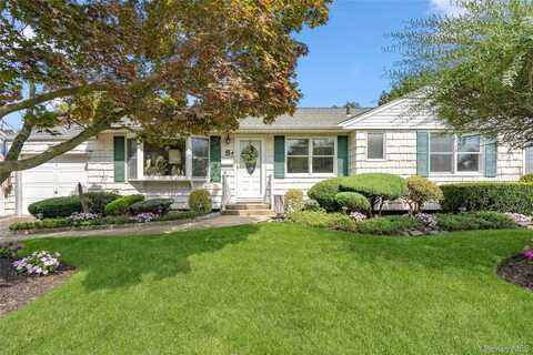 5 Shubert Lane, Bethpage, NY 11714