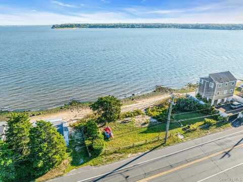 291 E Montauk Highway, Hampton Bays, NY 11946